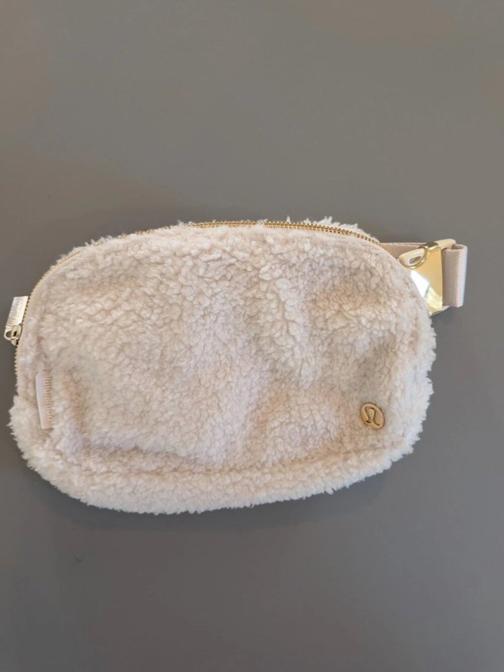 Lululemon Everywhere Belt Bag Fleece 1L White Opal Gold